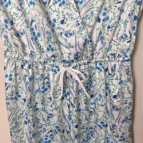 NEW Victoria’s Secret floral silky satiny tie waist romper jumpsuit cover up - Picture 7 of 12